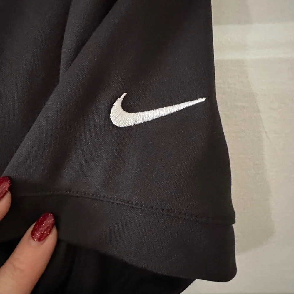 Nike Golf Dri Fit black short sleeve polo shirt. Size medium.‎